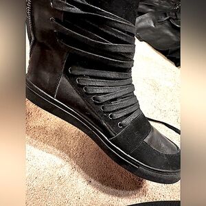 Slide in  suede boots for men with zipper on the back barely worn size 11